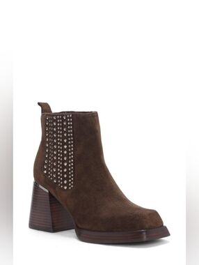 Vince Camuto Astenna Chelsea Boot In Coffee